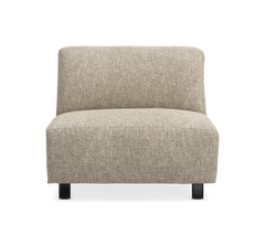 Beigefärgad armlös loungestol/modul i textil, sedd rakt framifrån mot vit bakgrund.