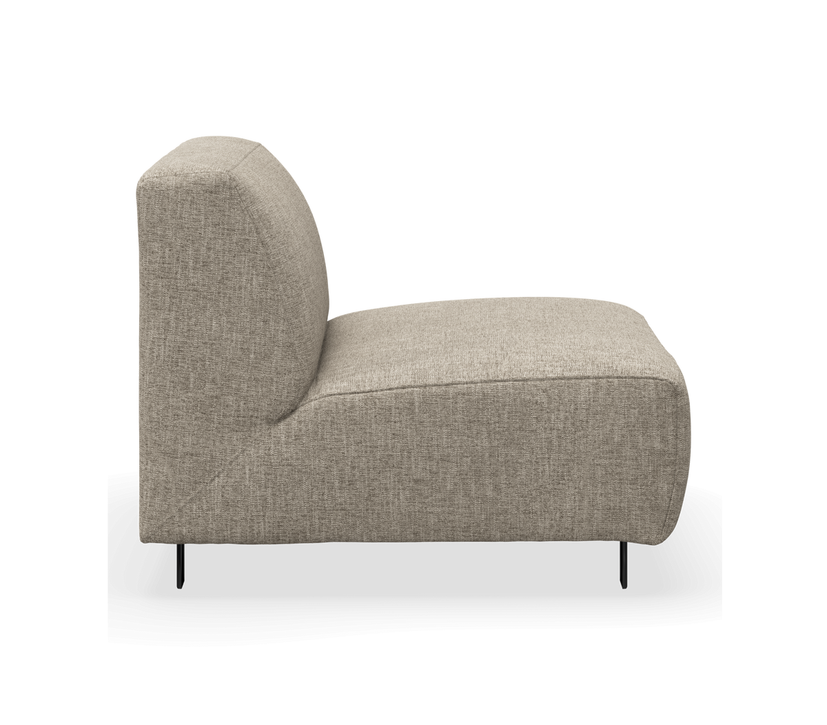 Sidovy av beige klädd chaiselongmodul med låg rygg på smala svarta ben.