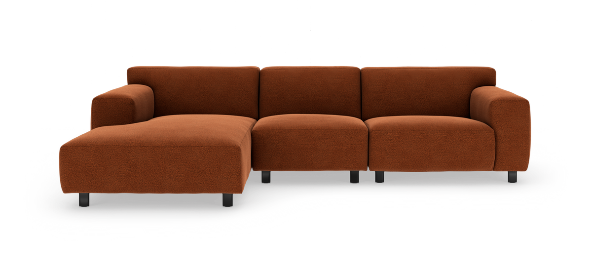 Modulsoffa i roströd textil med vänsterställd schäslong, frontvy.