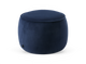 Mörkblå rund sammets-puff/ottoman på vit bakgrund.