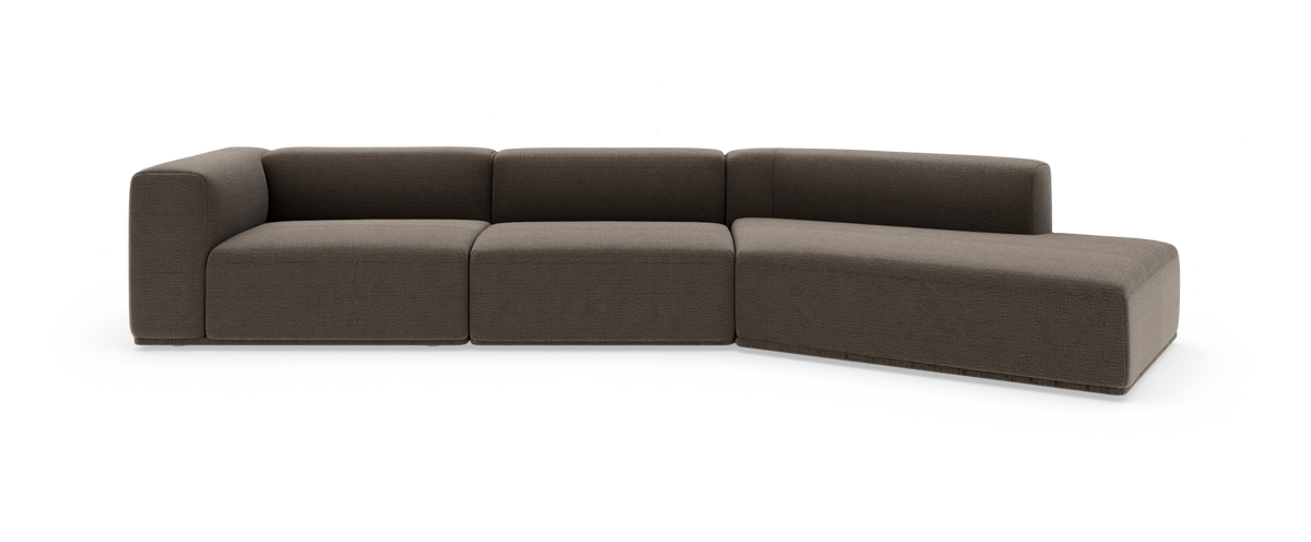 Modulsoffa i brun textil, L-form med schäslong till höger på vit bakgrund.
