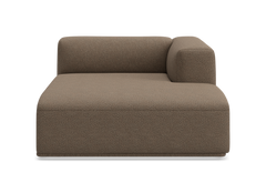 Modulär schäslong i brun/beige bouclé med höger armstöd, sedd framifrån.